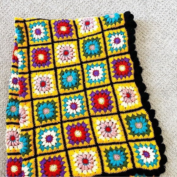 Vintage 70s Crochet Afghan Blanket Yellow Bright Granny Square Throw Lightweight - Picture 3 of 12